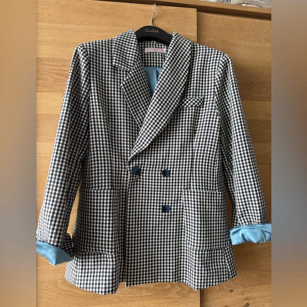 Never worn paid blazer .  Size XL